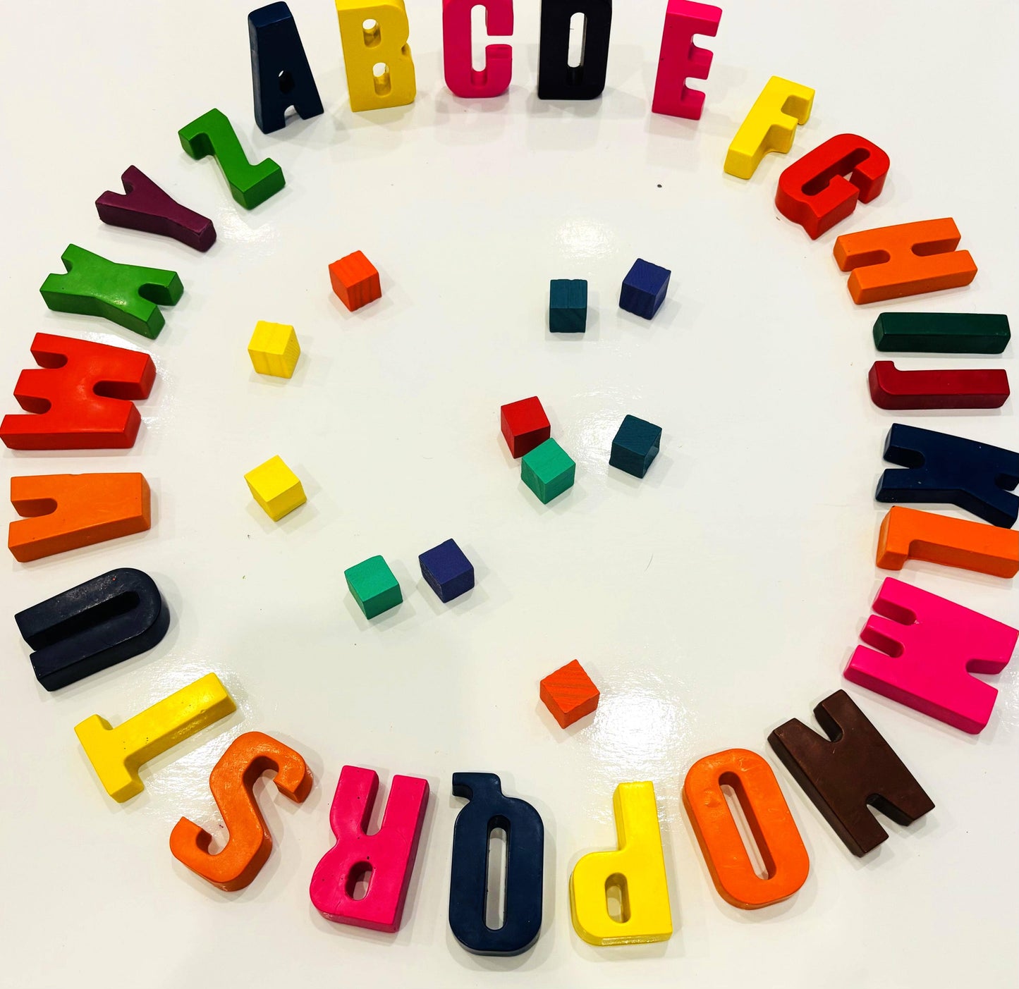 ALPHABET SET OF CRAYONS - ALPHABET DE CRAYONS